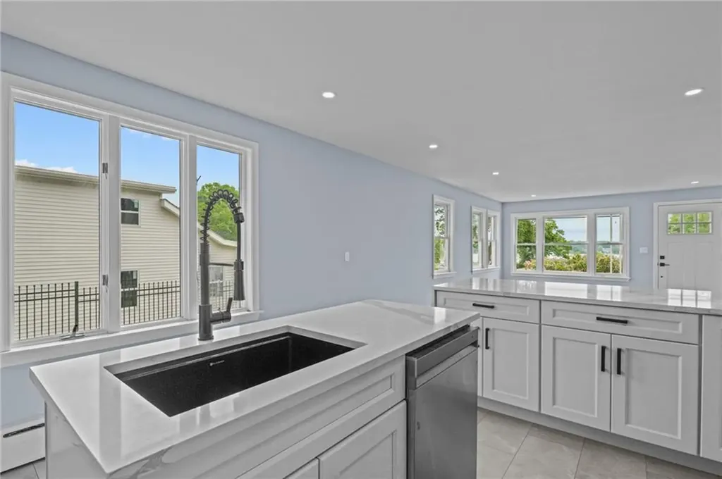 11 Watuppa Avenue Tiverton RI 02878