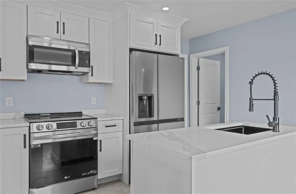 11 Watuppa Avenue Tiverton RI 02878