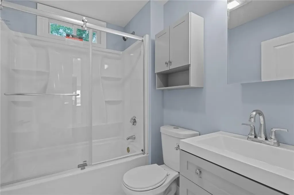 11 Watuppa Avenue Tiverton RI 02878