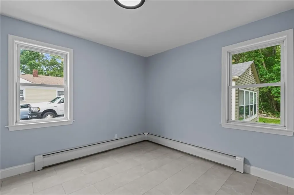 11 Watuppa Avenue Tiverton RI 02878