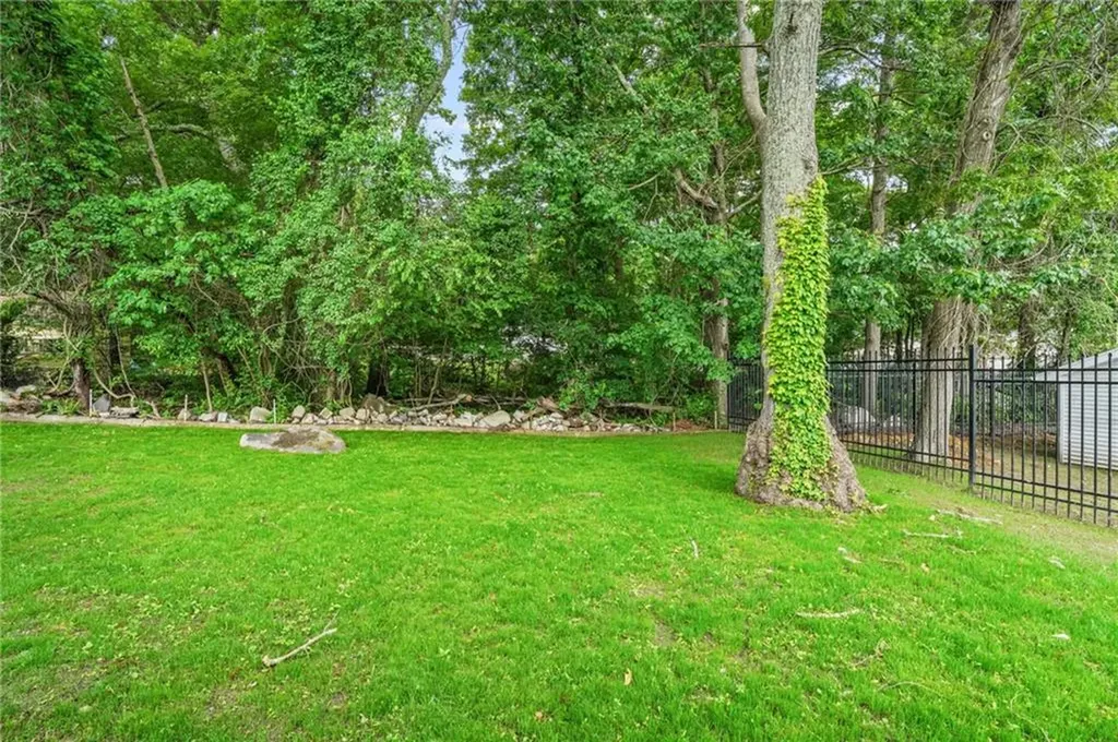 11 Watuppa Avenue Tiverton RI 02878