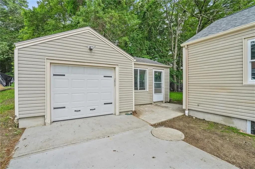 11 Watuppa Avenue Tiverton RI 02878