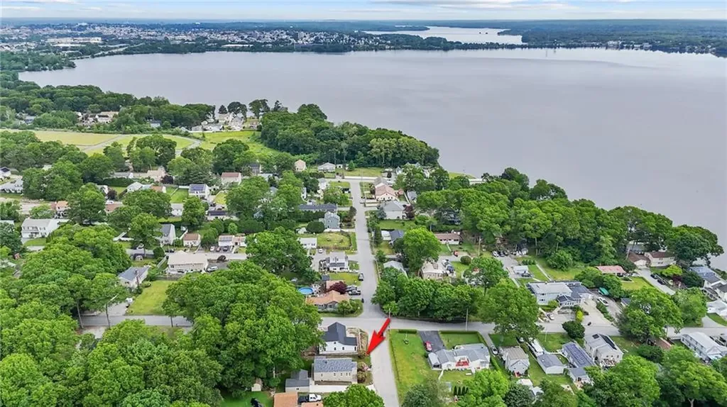 11 Watuppa Avenue Tiverton RI 02878