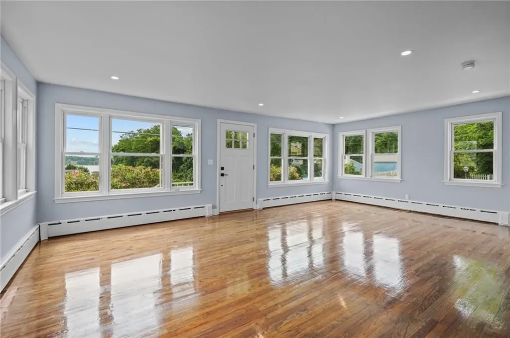 11 Watuppa Avenue Tiverton RI 02878