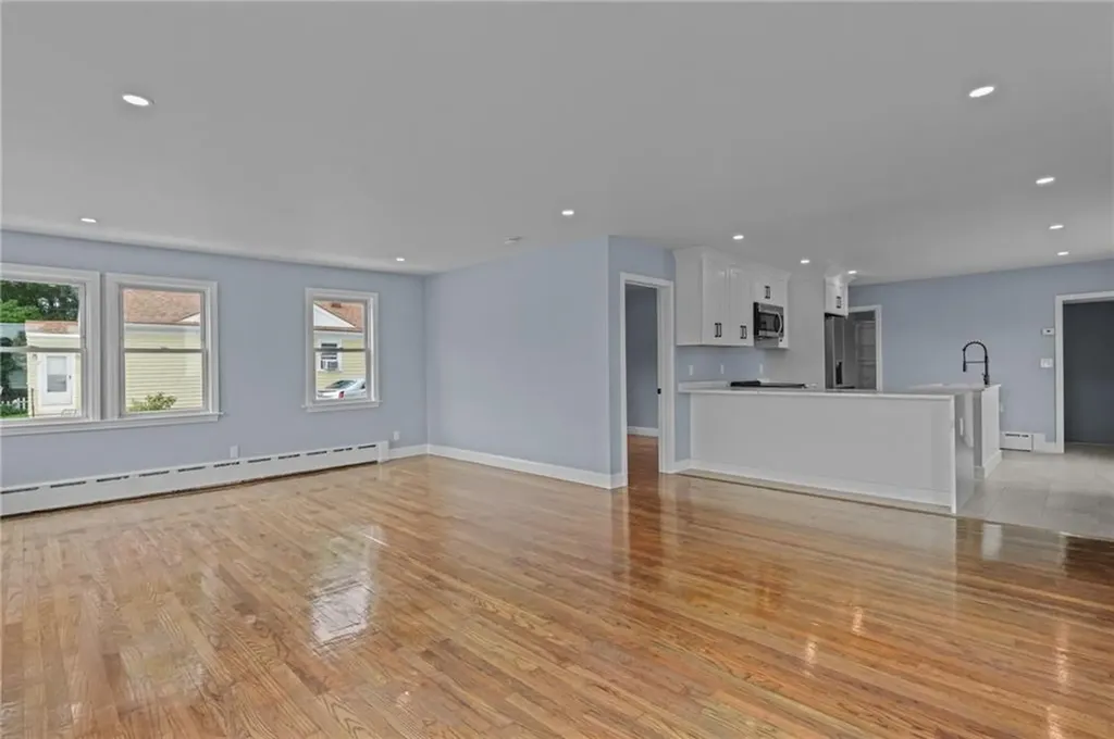 11 Watuppa Avenue Tiverton RI 02878