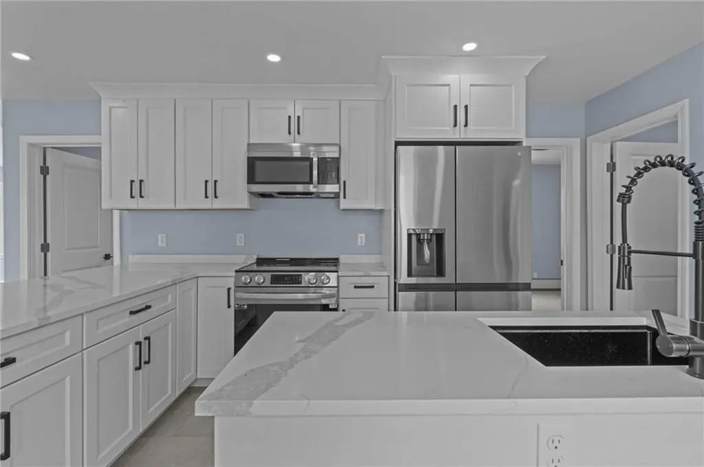 11 Watuppa Avenue Tiverton RI 02878