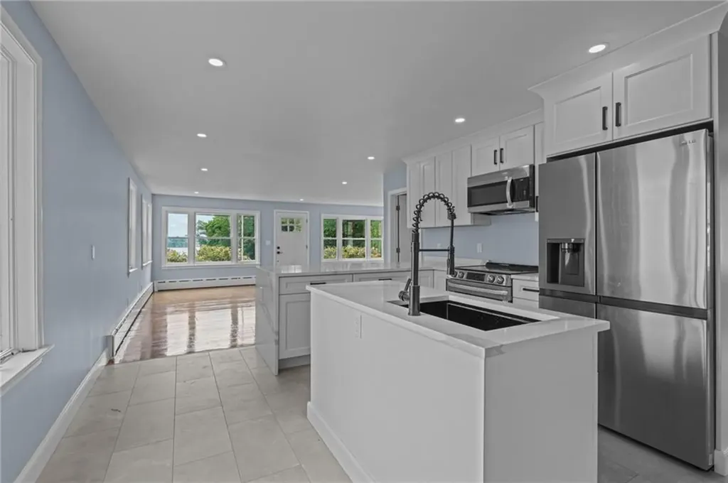 11 Watuppa Avenue Tiverton RI 02878