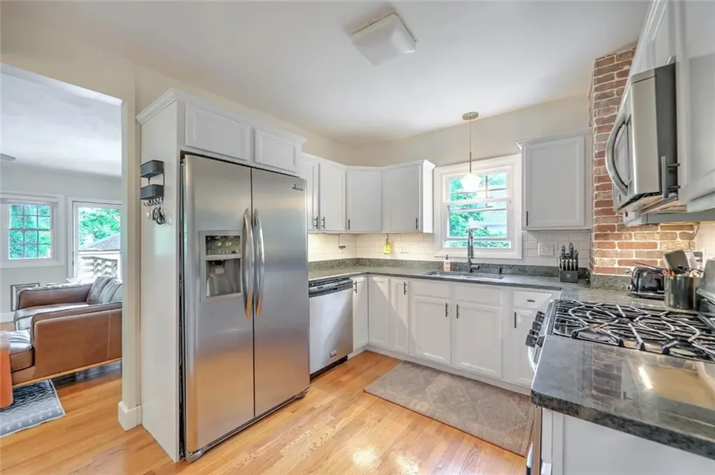 15 Woodbury Street Providence RI 02906