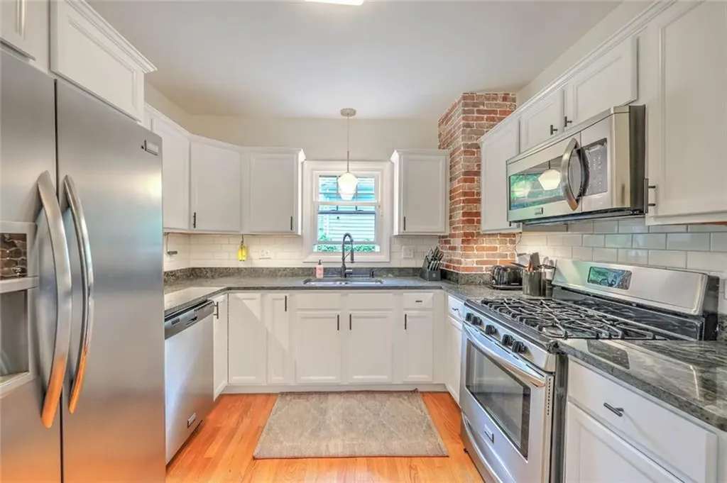 15 Woodbury Street Providence RI 02906