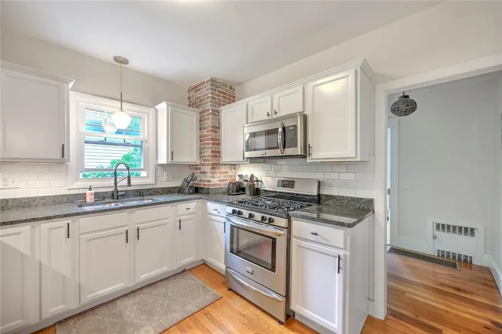 15 Woodbury Street Providence RI 02906