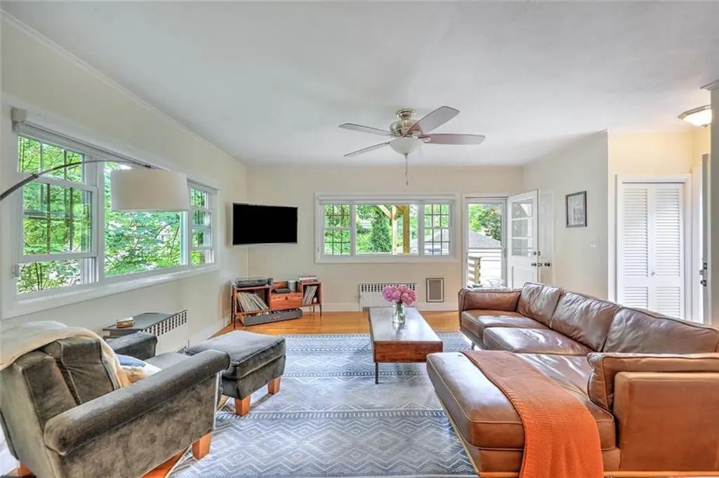 15 Woodbury Street Providence RI 02906