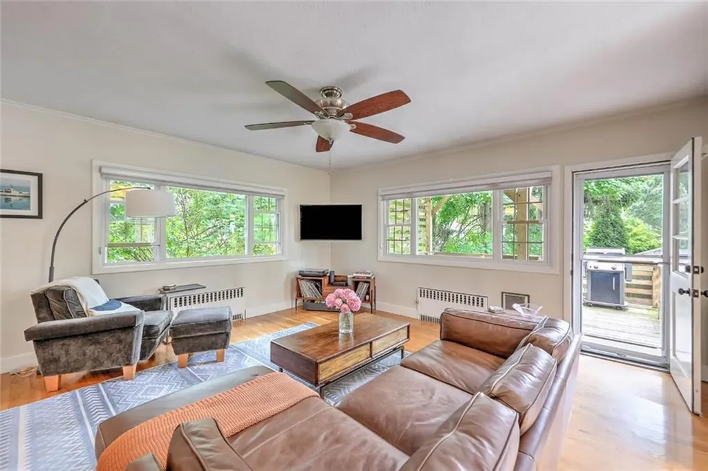 15 Woodbury Street Providence RI 02906