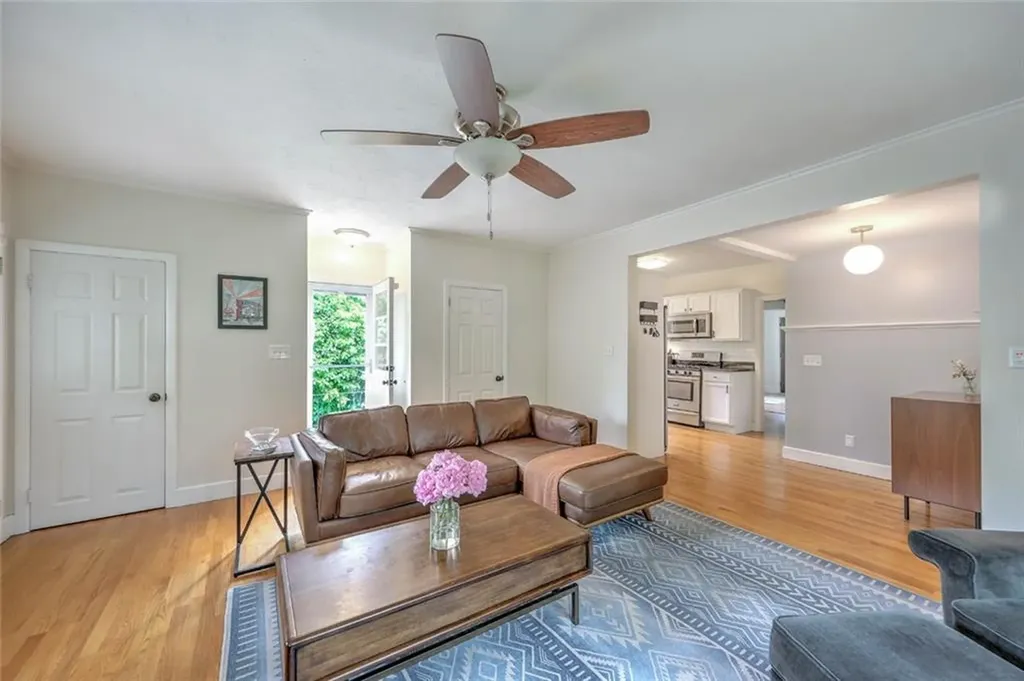 15 Woodbury Street Providence RI 02906