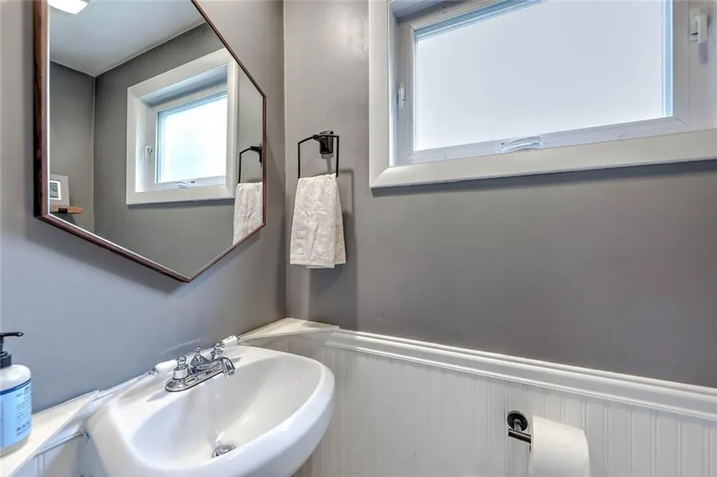 15 Woodbury Street Providence RI 02906