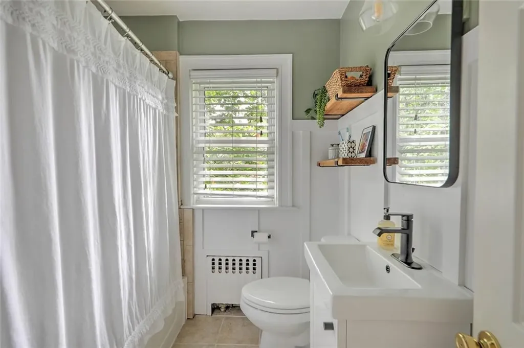 15 Woodbury Street Providence RI 02906