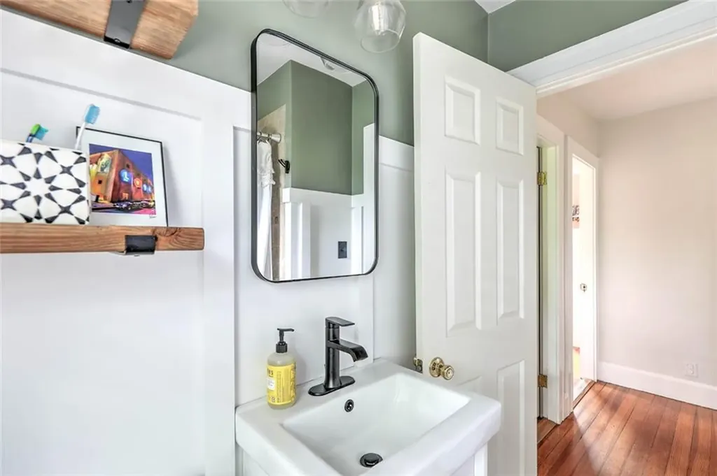 15 Woodbury Street Providence RI 02906