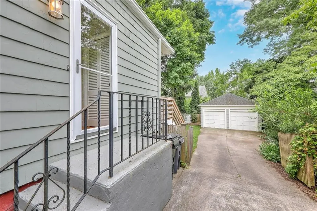 15 Woodbury Street Providence RI 02906