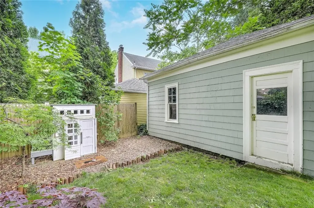 15 Woodbury Street Providence RI 02906