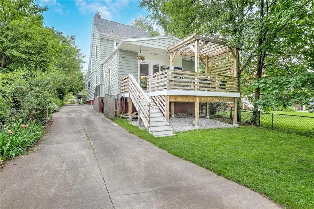15 Woodbury Street Providence RI 02906