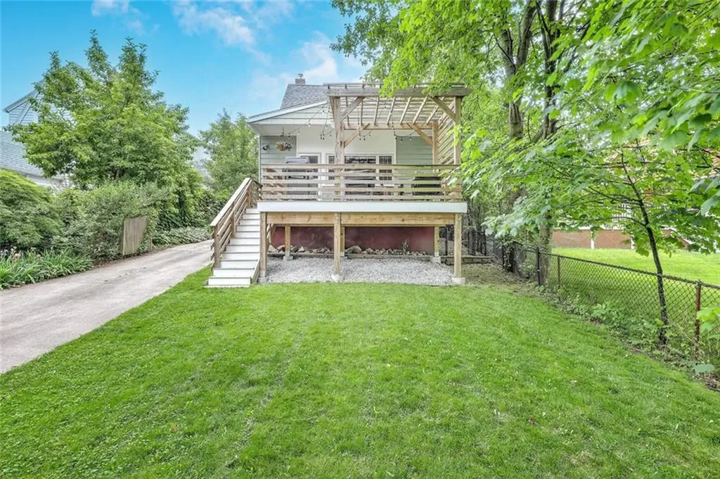 15 Woodbury Street Providence RI 02906