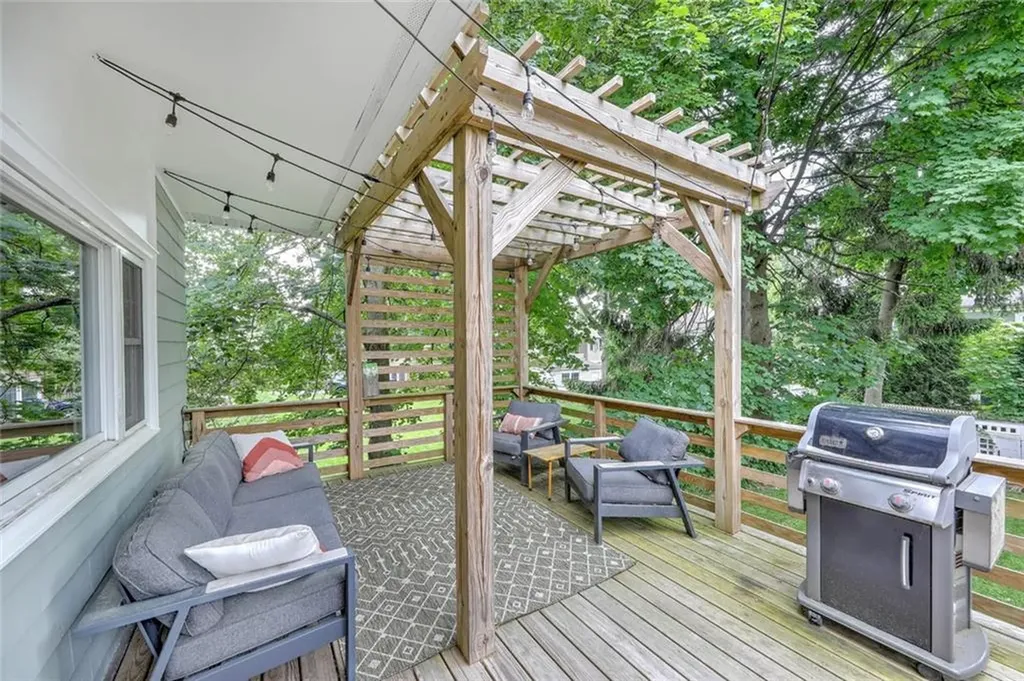 15 Woodbury Street Providence RI 02906