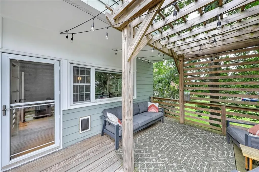 15 Woodbury Street Providence RI 02906