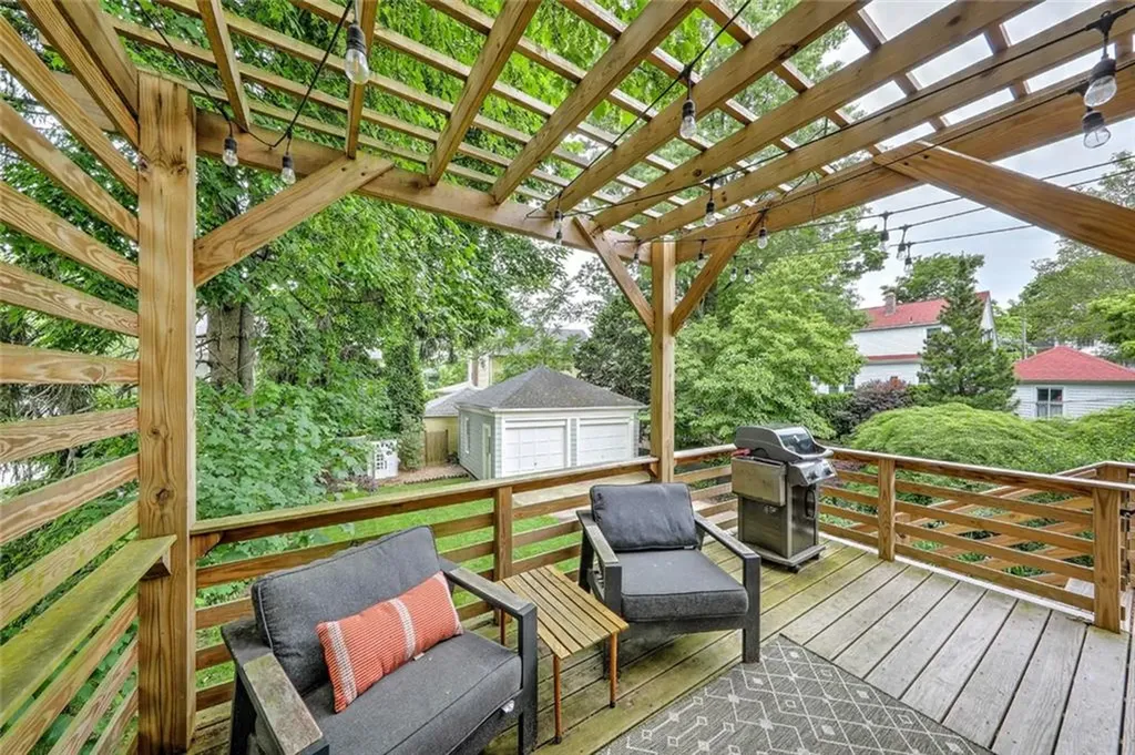 15 Woodbury Street Providence RI 02906