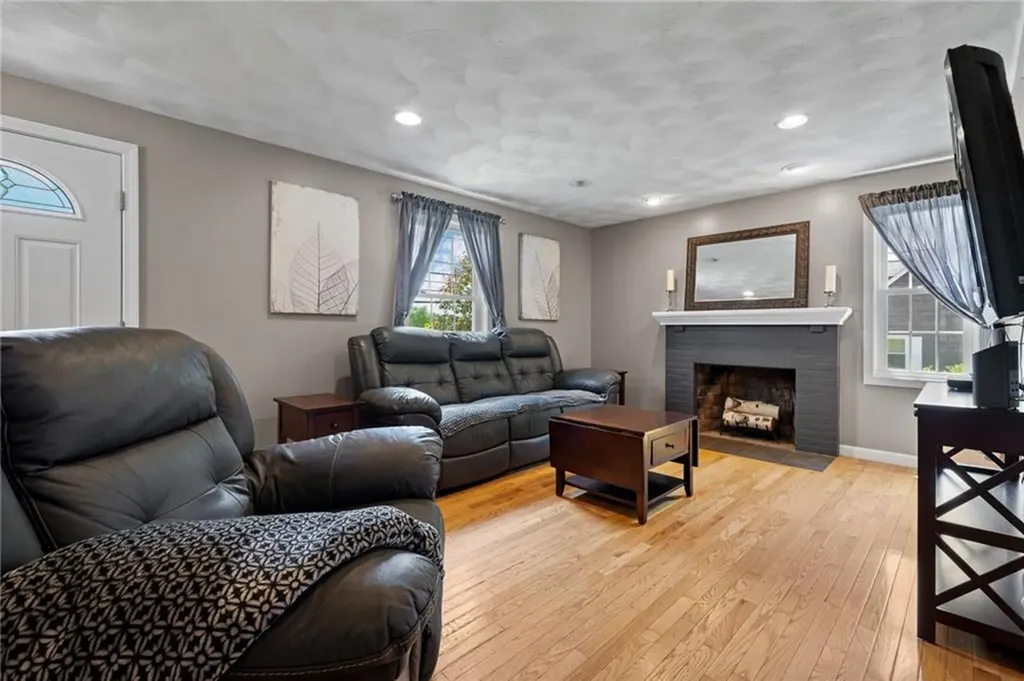 10 Reservoir Road Coventry RI 02816