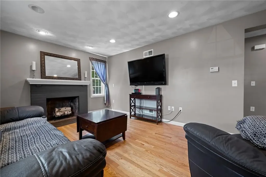 10 Reservoir Road Coventry RI 02816