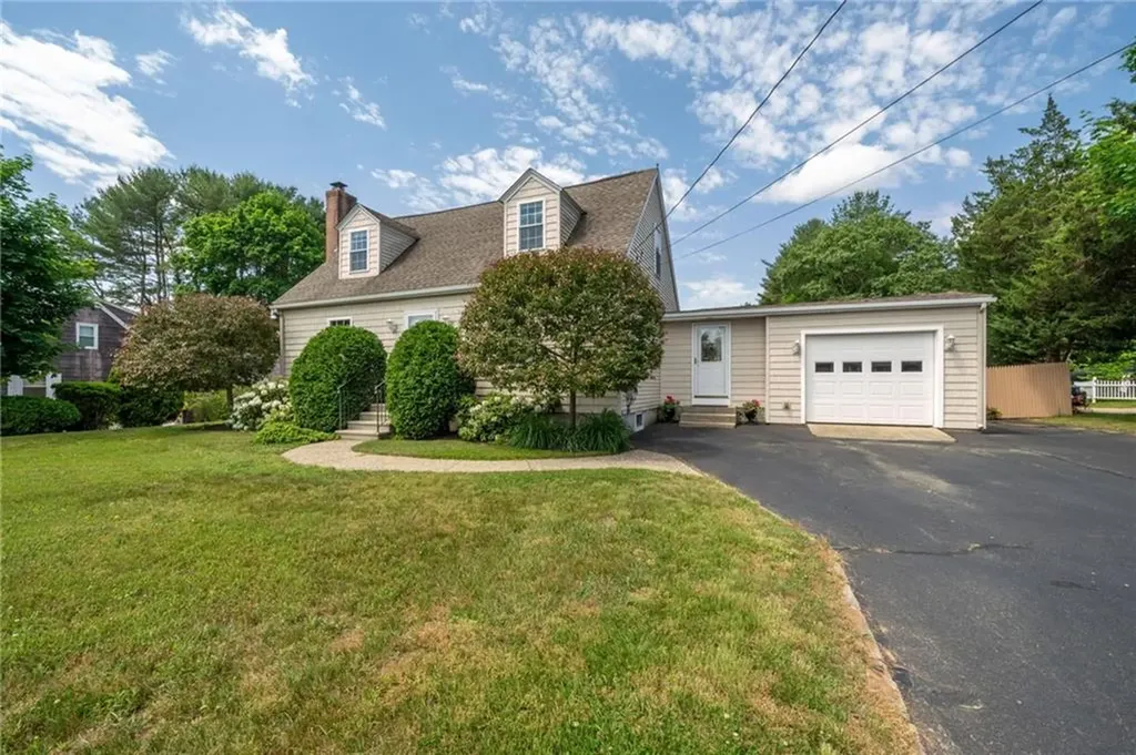 10 Reservoir Road Coventry RI 02816