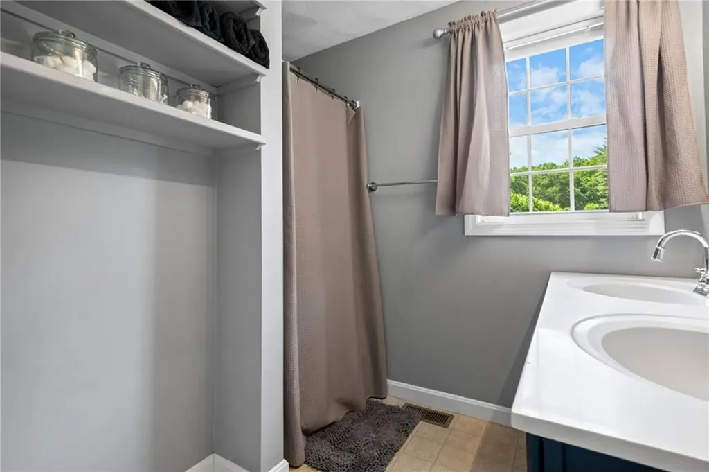 10 Reservoir Road Coventry RI 02816