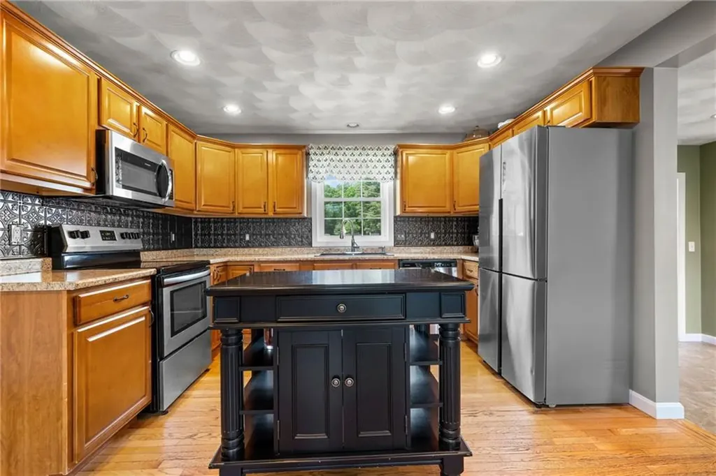 10 Reservoir Road Coventry RI 02816