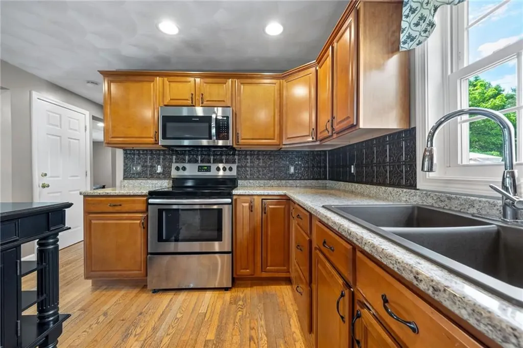 10 Reservoir Road Coventry RI 02816