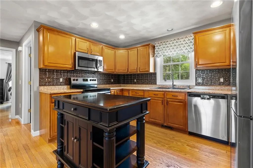 10 Reservoir Road Coventry RI 02816