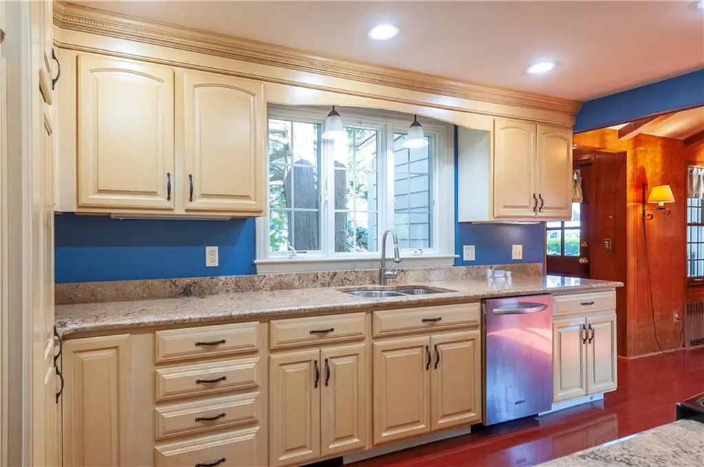26 Redwood Avenue Pawtucket RI 02861