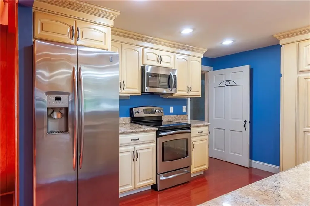 26 Redwood Avenue Pawtucket RI 02861
