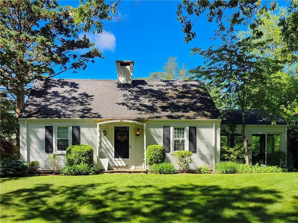 26 Redwood Avenue Pawtucket RI 02861