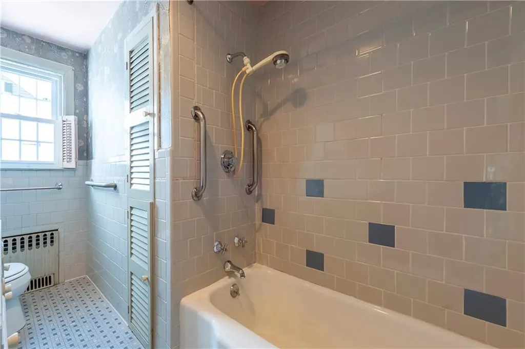 26 Redwood Avenue Pawtucket RI 02861