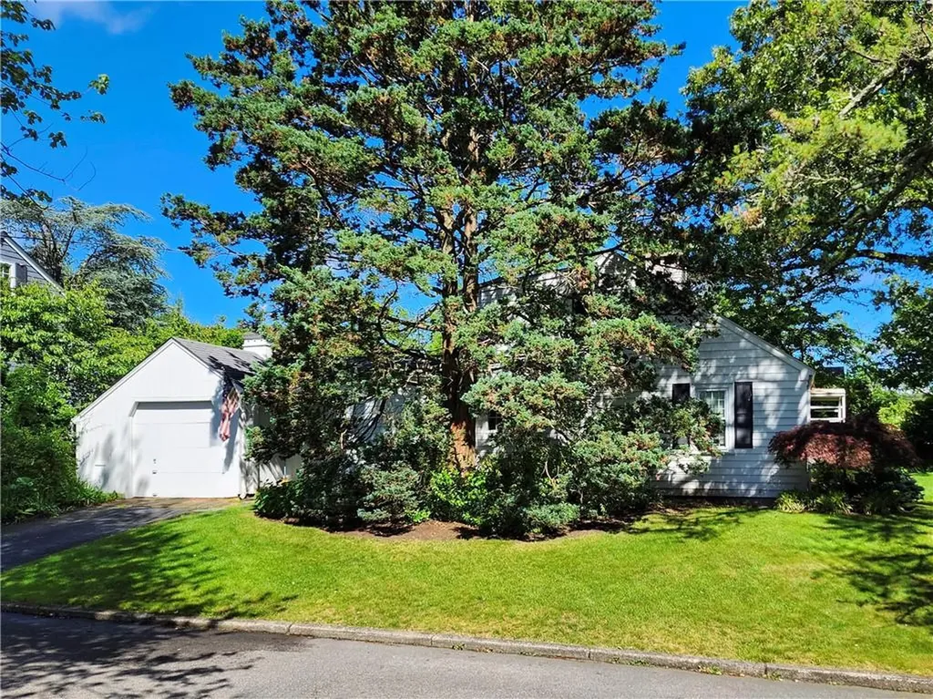 26 Redwood Avenue Pawtucket RI 02861