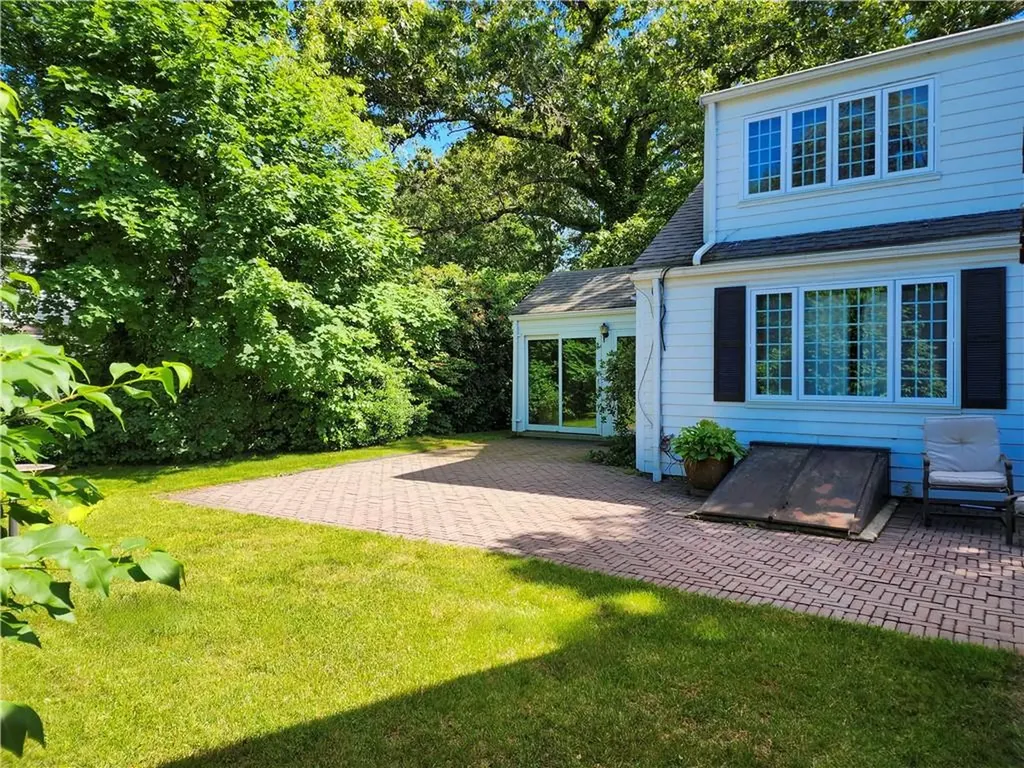 26 Redwood Avenue Pawtucket RI 02861