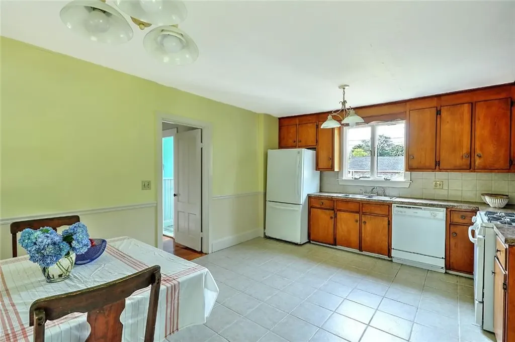 833 Main Street Warren RI 02885