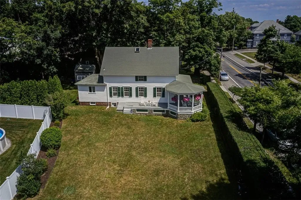 833 Main Street Warren RI 02885