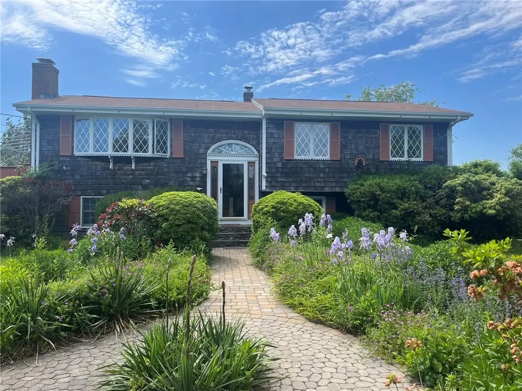 6 Aspinet Road Middletown RI 02842