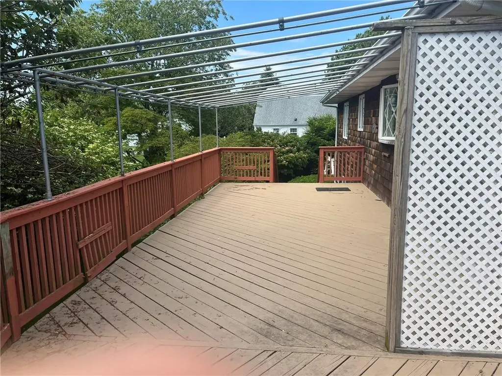 6 Aspinet Road Middletown RI 02842