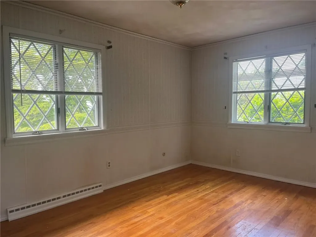 6 Aspinet Road Middletown RI 02842