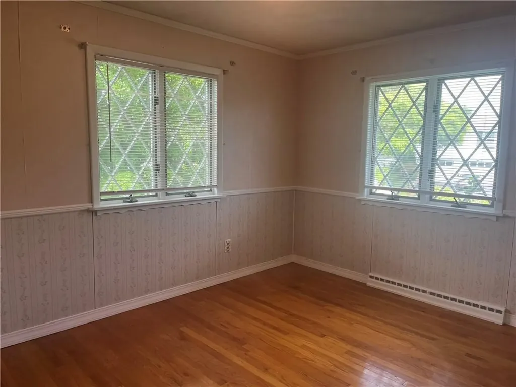 6 Aspinet Road Middletown RI 02842