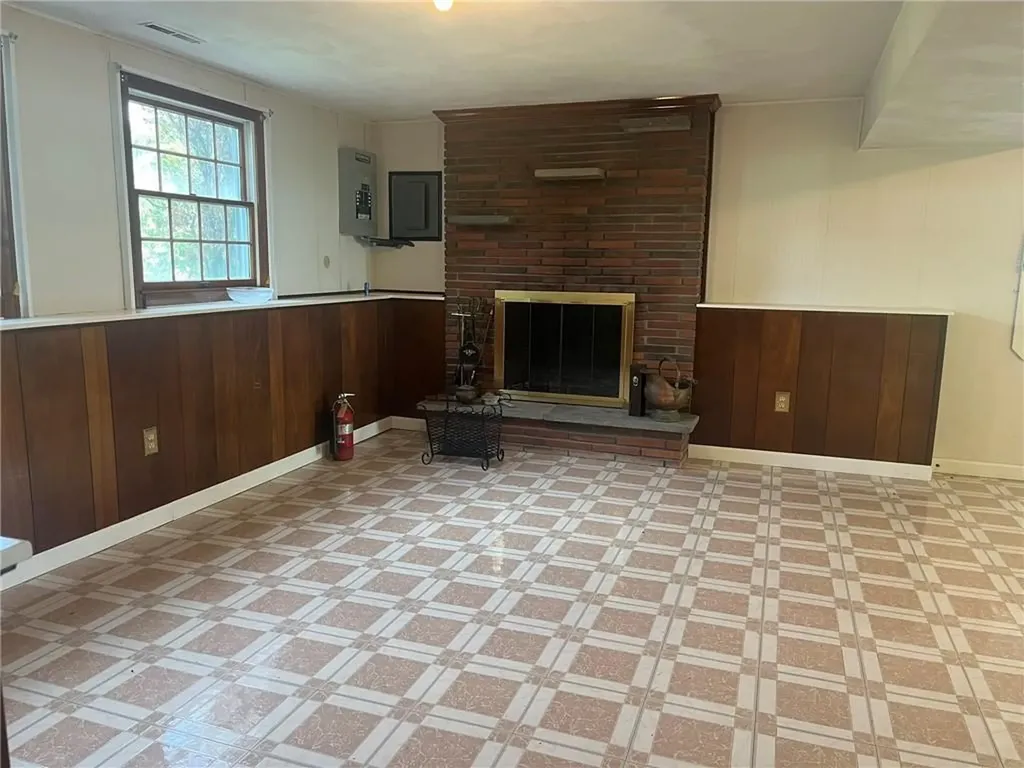 6 Aspinet Road Middletown RI 02842