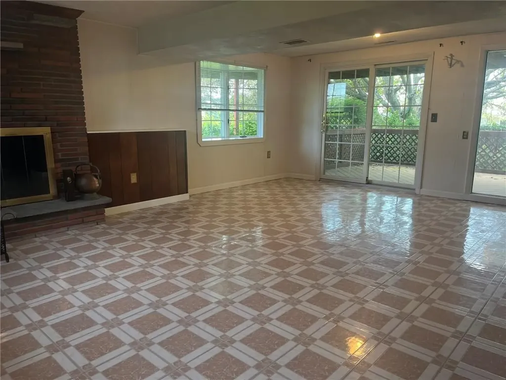6 Aspinet Road Middletown RI 02842