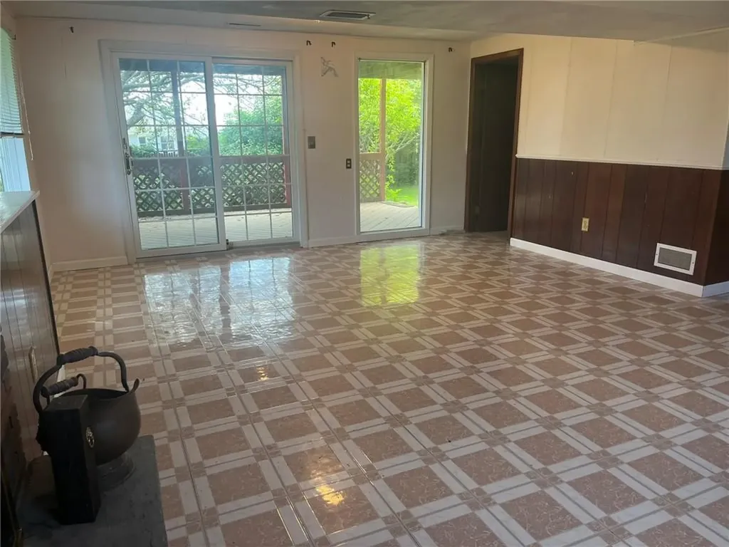 6 Aspinet Road Middletown RI 02842