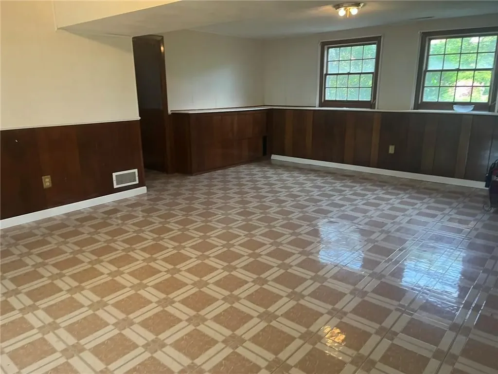 6 Aspinet Road Middletown RI 02842